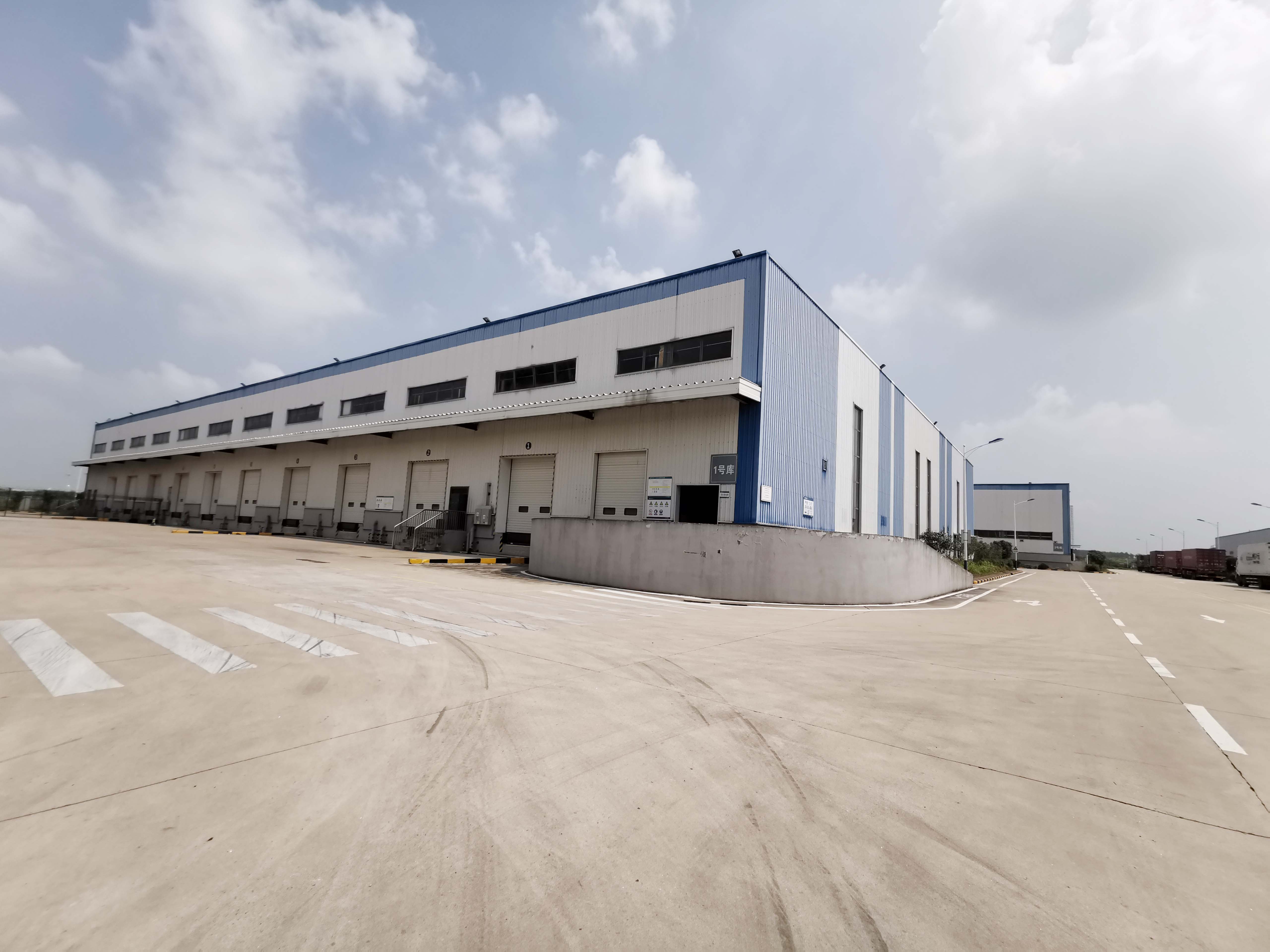 安徽半山装饰，厂房装修施工强防水更出色！(图1)