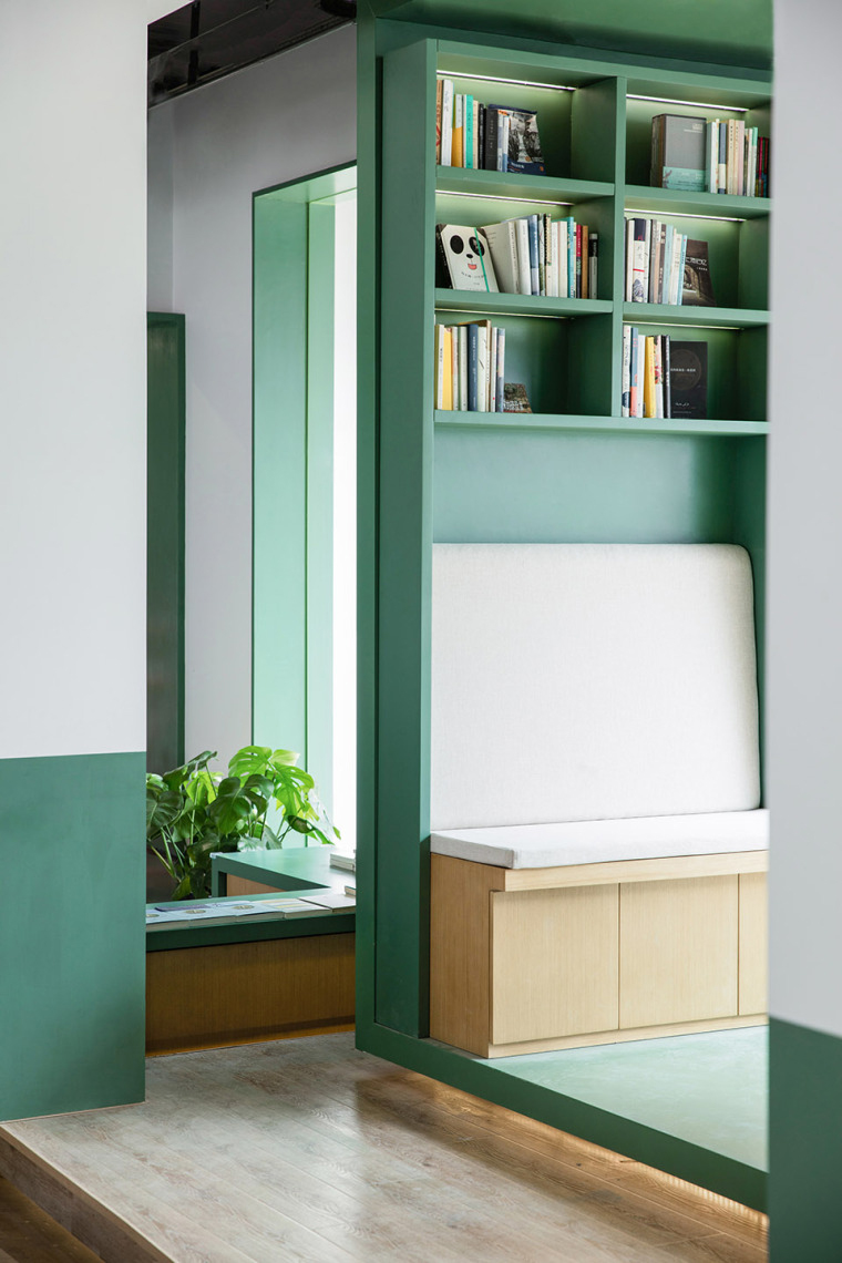 安庆市300平方三角书店装修设计(图2)