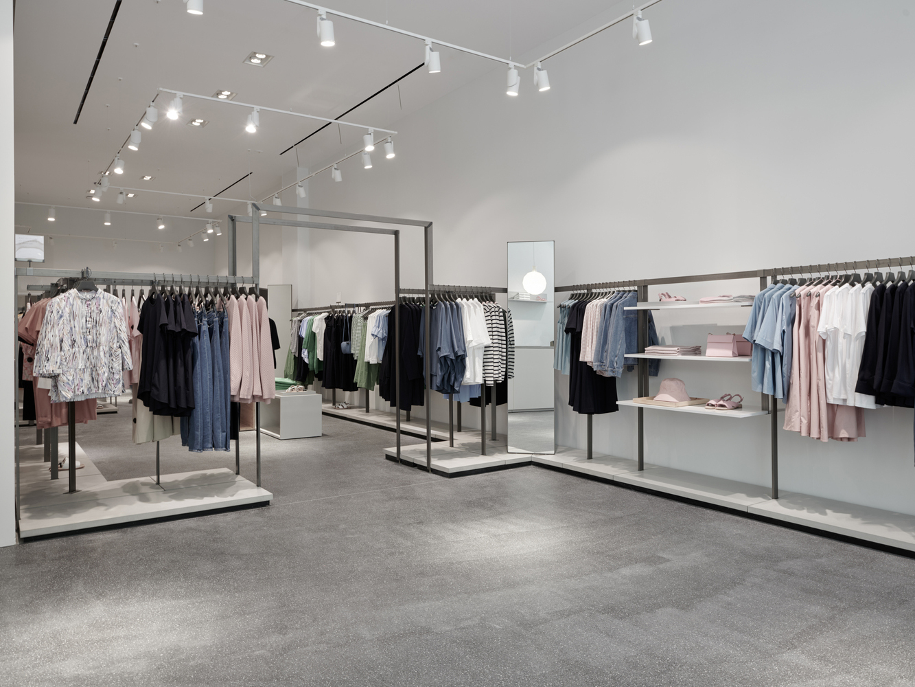 合肥300平方服装店装修设计项目(图3) 合肥300平方服装店装修设计项目(图3)