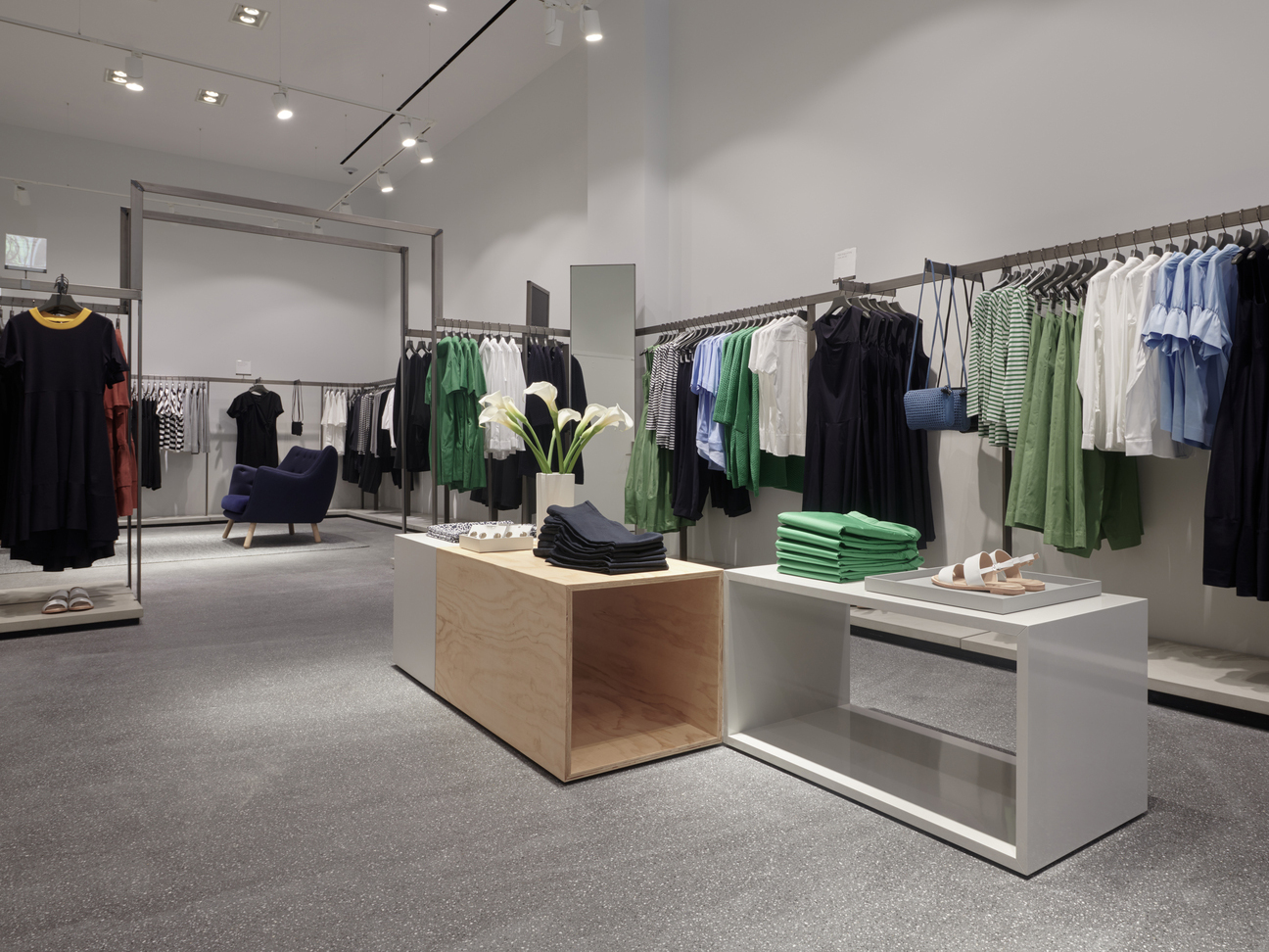 合肥300平方服装店装修设计项目(图4) 合肥300平方服装店装修设计项目(图4)