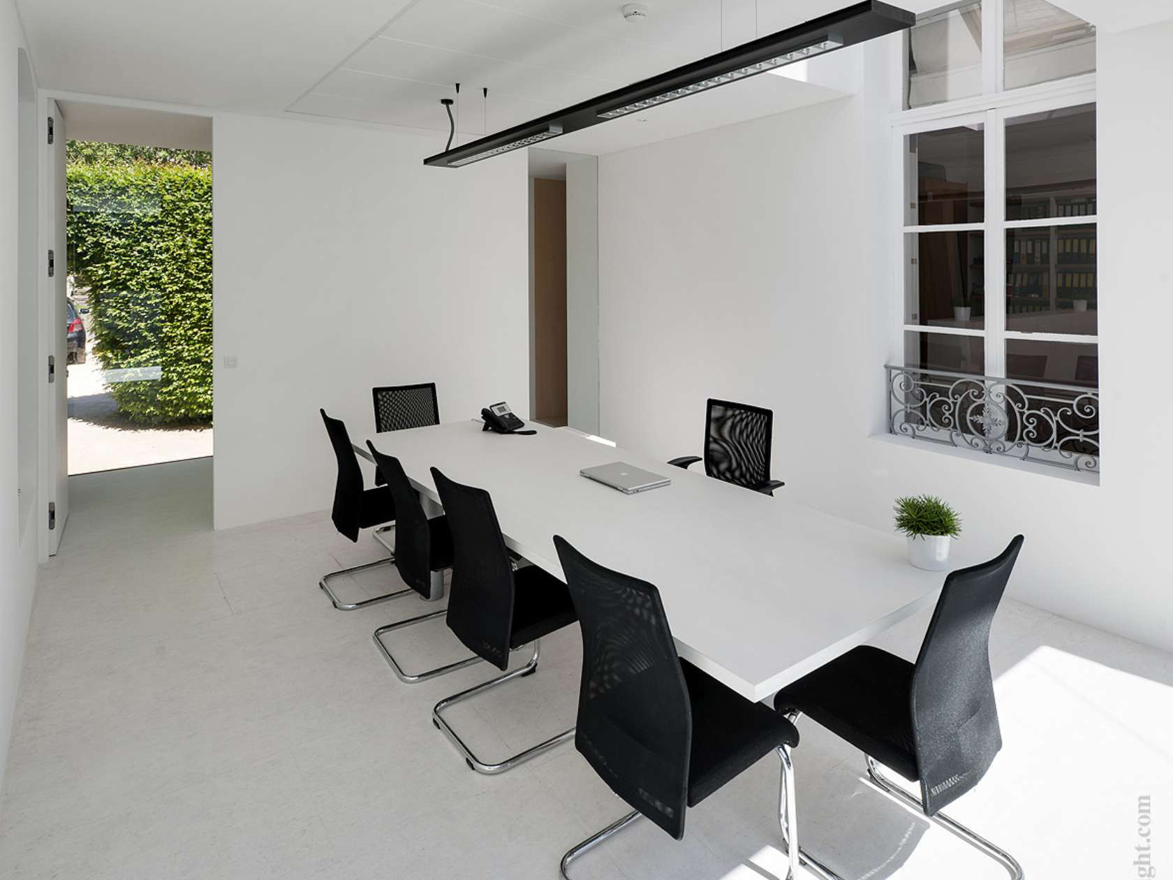 1600平方“斜坡顶面”办公楼装修设计项目(图1)